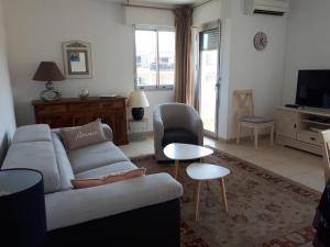 Televízia a/alebo spoločenská miestnosť v ubytovaní Appartement spacieux et calme classé 4 etoiles, à 300m de la mer