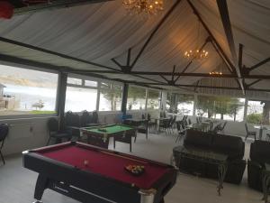 Biliár nebo kulečník v ubytování Culag Lochside Self Catering
