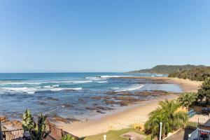 a view of a beach with the ocean at Unit 18 Kei Sands Resort in Kei-mouth Village