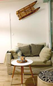 a living room with a couch and a table at ** Nouveau ** Le Jardin De La Plage - Appartement avec extérieur in Saint-Jorioz