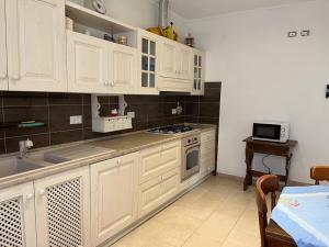 Η κουζίνα ή μικρή κουζίνα στο La Casa di Via Anton Da Noli