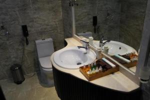 Al Salam Grand Hotel的一间浴室