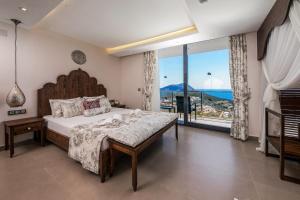 Ein Bett oder Betten in einem Zimmer der Unterkunft Villa Pırlanta, Kalkanvilla