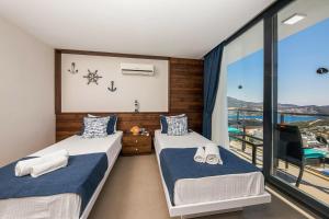 Ein Bett oder Betten in einem Zimmer der Unterkunft Villa Pırlanta, Kalkanvilla