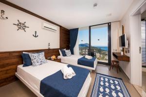 Ein Bett oder Betten in einem Zimmer der Unterkunft Villa Pırlanta, Kalkanvilla