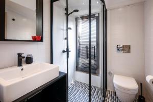 Ein Badezimmer in der Unterkunft Villa Pırlanta, Kalkanvilla