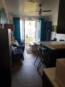 Część wypoczynkowa w obiekcie Appartement agréable à Argeles-sur-Mer 35 m² vue mer