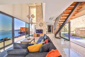 TV a/nebo společenská místnost v ubytování Villa Shine - Kalkan Villa