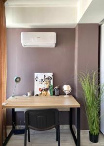 a desk with a chair in a room at Luxury apartment in Chişinău +1 photo