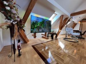 Khu vực ghế ngồi tại La Luna Rustic Deluxe Apartment with Pool & Jacuzzi, Bikes and Covered Parking