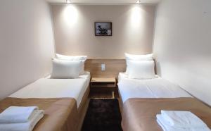 Łóżko lub łóżka w pokoju w obiekcie Hotel Gem