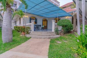 Zahrada ubytování Resort 3-2BR Huge Pool, BBQ, 300m-Beach, 8 mins to Walking Street