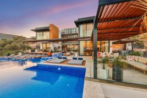 Bazén v ubytování Villa Pax - Kalkan Villa nebo v jeho okolí