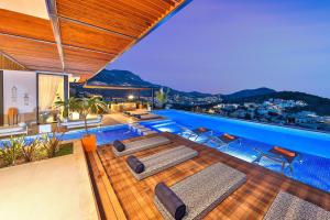 Bazén v ubytování Villa Pax - Kalkan Villa nebo v jeho okolí