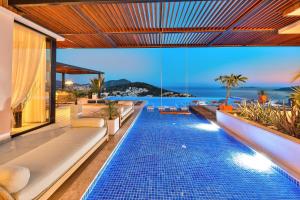 Bazén v ubytování Villa Pax - Kalkan Villa nebo v jeho okolí