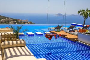 Bazén v ubytování Villa Pax - Kalkan Villa nebo v jeho okolí