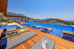Bazén v ubytování Villa Pax - Kalkan Villa nebo v jeho okolí