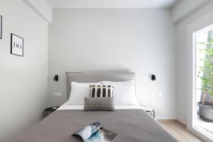 Łóżko lub łóżka w pokoju w obiekcie apt Seventeen_2-bedroom flat_Athens citycentre