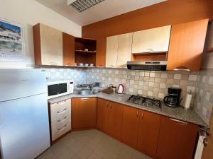A kitchen or kitchenette at TATRANSKY DOM sk