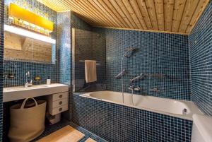 Koupelna v ubytování Alpine chic penthouse The best location in Verbier