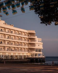 a hotel on the beach in front of the ocean at Hotel Médano in El Médano