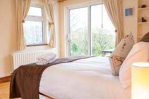 Postel nebo postele na pokoji v ubytování Nevins Newfield Inn Ltd