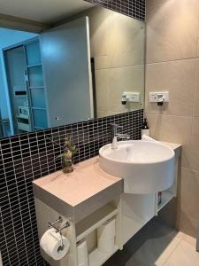 O baie la Pandanas Apt 4 (13th floor with great views)