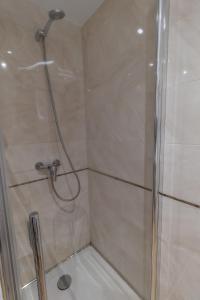 Un baño de Hostal Santo Domingo de Silos
