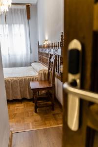 Cama o camas de una habitación en Hostal Santo Domingo de Silos