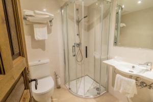 Un baño de Hostal Santo Domingo de Silos