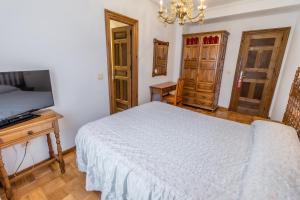 Cama o camas de una habitación en Hostal Santo Domingo de Silos