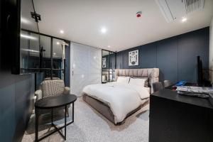 Postel nebo postele na pokoji v ubytování Gorilla Hotel