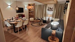 a living room with a table and a dining room at Le Chaberton, rénové en 2021, pied des pistes et spa in Montgenèvre