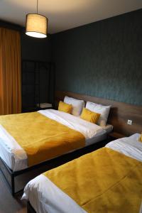 Llit o llits en una habitació de Paradise Inn Kazbegi