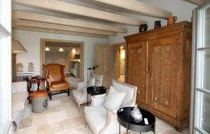 a living room with white chairs and a table at Luxus Terpstich in Morsum