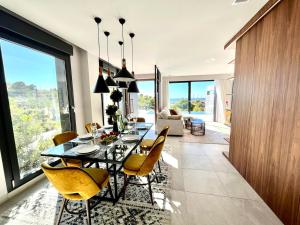 Posedenie v ubytovaní Sea Hills semidetached Luxury Villa