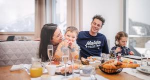 Deti v ubytovaní Übergossene Alm Resort