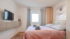 Postel nebo postele na pokoji v ubytování Modern Adora Apartment