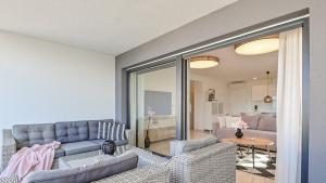 Posezení v ubytování Modern Adora Apartment