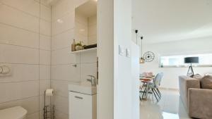 Kuchyň nebo kuchyňský kout v ubytování Modern Adora Apartment