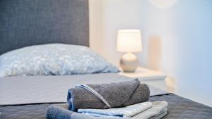 Postel nebo postele na pokoji v ubytování Modern Adora Apartment