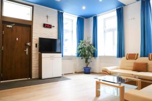 Televízia a/alebo spoločenská miestnosť v ubytovaní «Go West» guest rooms