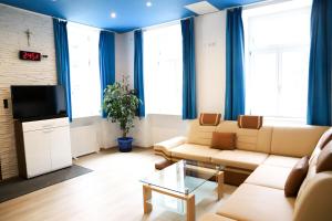 Televízia a/alebo spoločenská miestnosť v ubytovaní «Go West» guest rooms