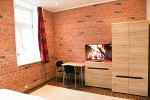 Televízia a/alebo spoločenská miestnosť v ubytovaní «Go West» guest rooms
