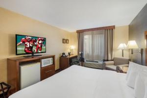 TV a/nebo společenská místnost v ubytování Red Roof Inn Fairfield