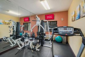 Fitness centrum a/nebo fitness zařízení v ubytování Red Roof Inn Fairfield