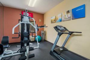 Fitness centrum a/nebo fitness zařízení v ubytování Red Roof Inn Fairfield