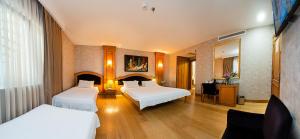 Tempat tidur dalam kamar di Aprilis Hotel - Special Category