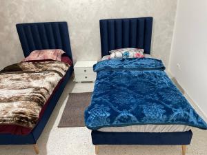 Кровать или кровати в номере عمارة سيتي سنتر صفاقس