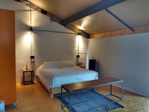 a bedroom with a bed and a table at Santa Teresita Loft in Cali